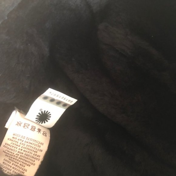 UGG ​genuine shearling suede black trapper hat. Aviator. Sheepskin. Medium - Picture 8 of 13